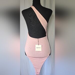 💗NWT SUPERDOWN by REVOLVE Pink Sammy Strap One Shoulder Body Suit, Size M